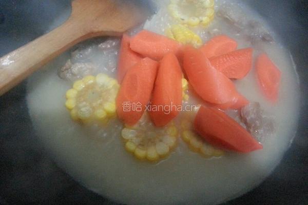 胡萝卜玉米烧排骨的做法图解8