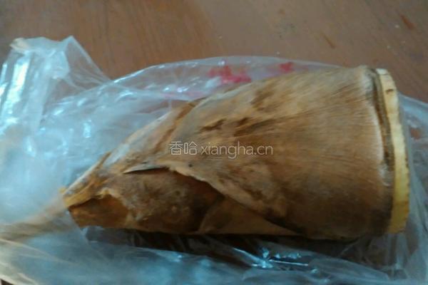 腊肉炒鲜笋的做法图解1