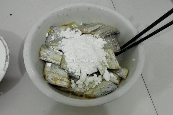 干炸带鱼的做法图解2