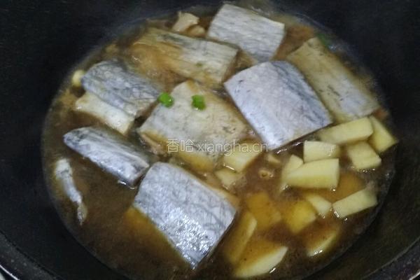 带鱼土豆的做法图解2
