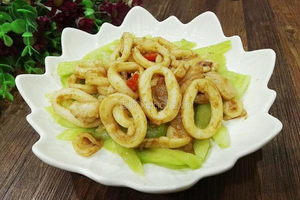 青瓜炒鲜鱿的做法图解12