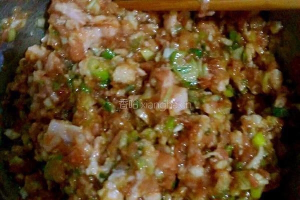 猪肉馅水饺的做法图解1