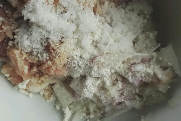 粉蒸洋葱肉丸的做法图解4