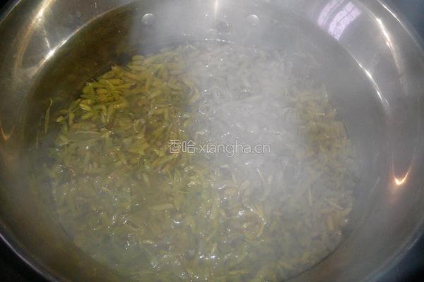 凉拌柳芽(凉拌柳絮)的做法图解1