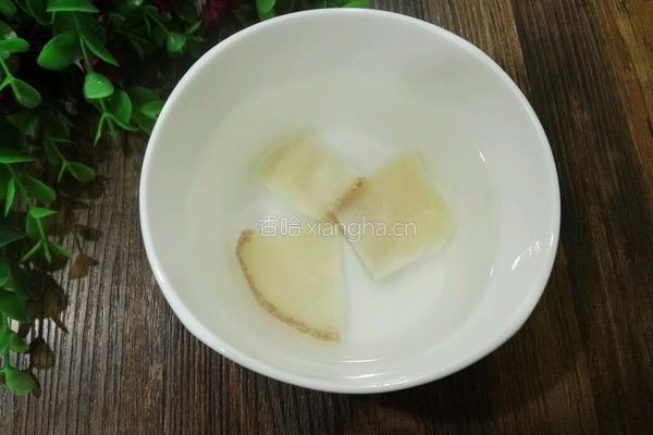 响螺片淮山枸杞汤的做法图解3