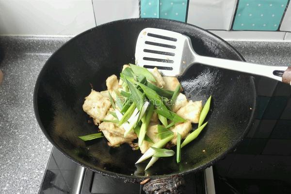 青蒜烧脆皮豆腐的做法图解7