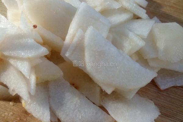 冰糖雪梨银耳羮的做法图解2