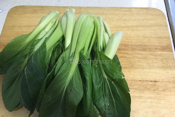 青菜炒豆腐皮的做法图解1