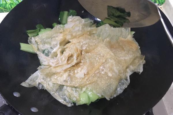 青菜炒豆腐皮的做法图解8