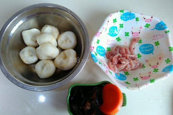 荸荠炒肉丝的做法图解1