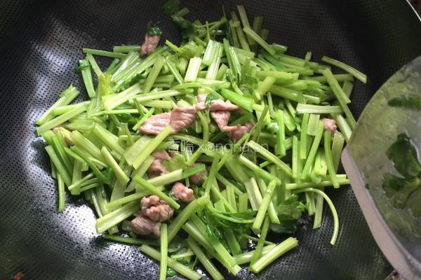 芹菜炒肉丝的做法图解4