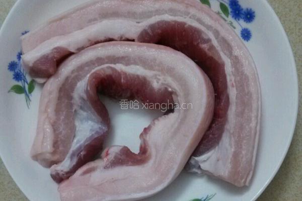 蘑菇炖肉的做法图解1