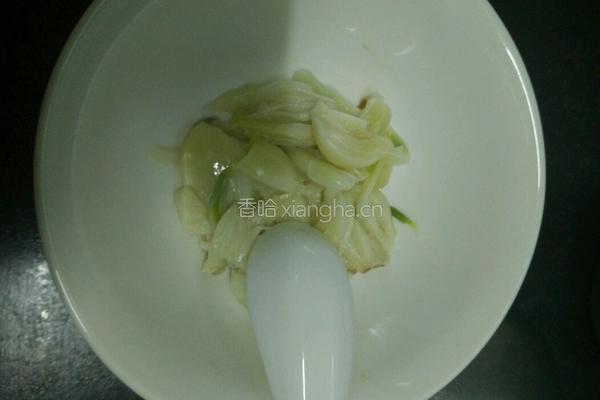蒜泥西葫芦的做法图解2