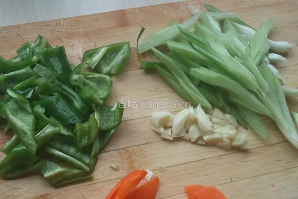 芹菜炒火腿的做法图解4