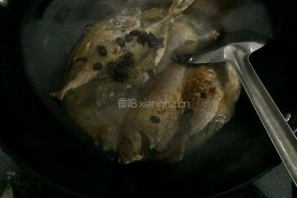 煎煮蓝子鱼的做法图解4