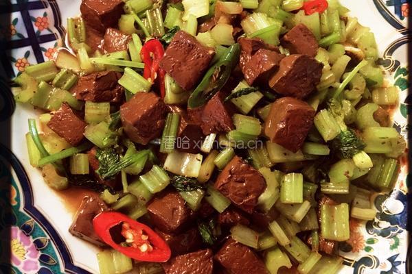 芹菜米椒炒鸭血的做法图解5