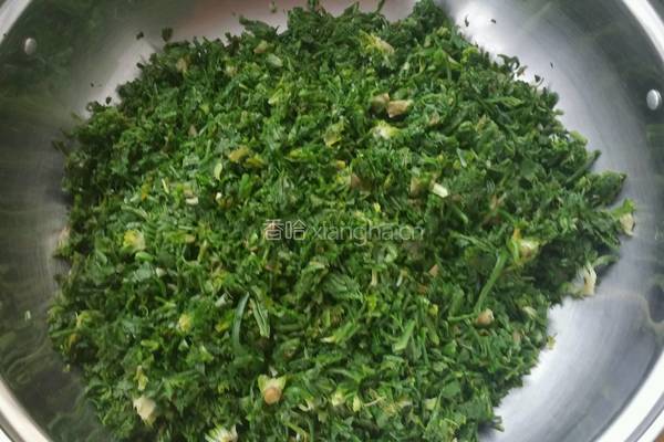 荠菜鲜虾水饺的做法图解4