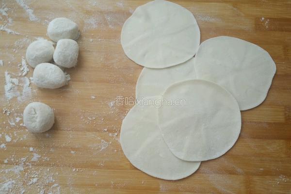 荠菜鲜虾水饺的做法图解11