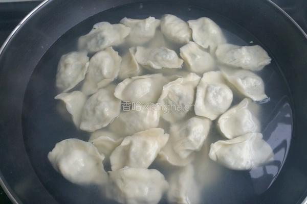 荠菜鲜虾水饺的做法图解15