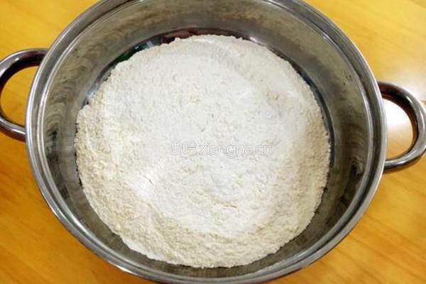 梅菜猪肉包子的做法图解1