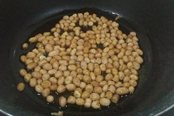 菠菜花生米银耳的做法图解2