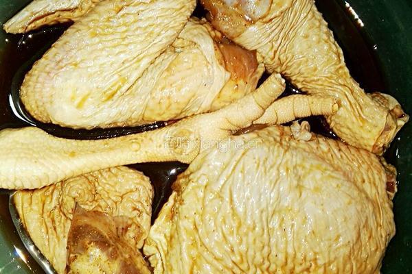 红枣枸杞野蘑菇老母鸡汤的做法图解2
