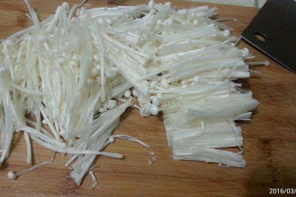 培根金针菇卷的做法图解2