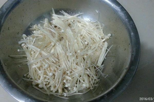 培根金针菇卷的做法图解3