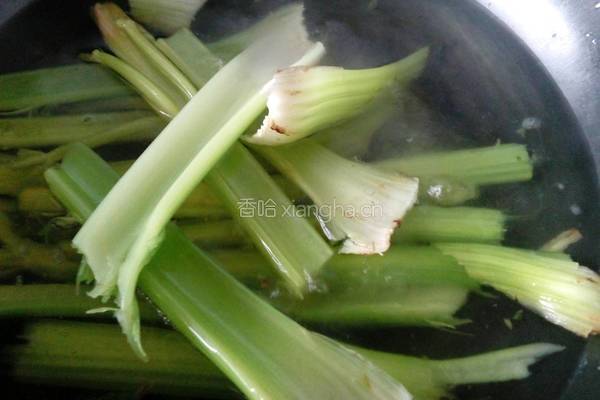 猪肉芹菜馄饨的做法图解2
