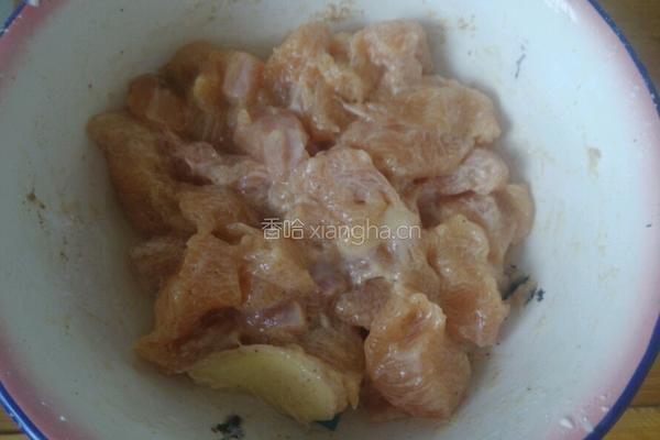 辣子鸡丁的做法图解1