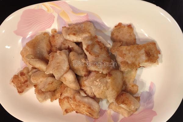 菠萝青椒炒龙利鱼块的做法图解3