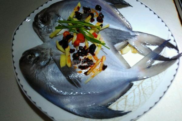 豆豉蒸鯧鳊鱼的做法图解3