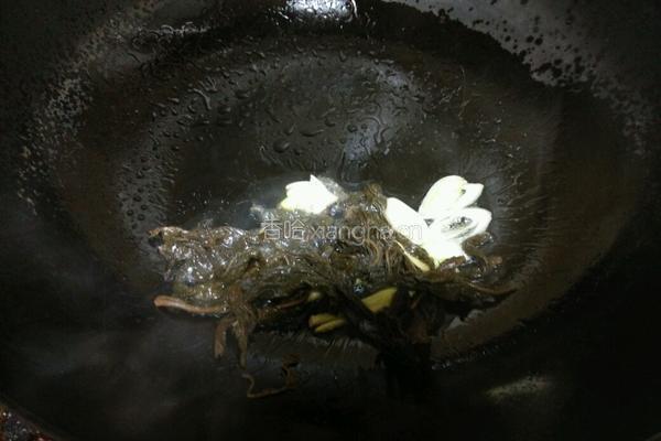 芝麻叶绿豆面条的做法图解4