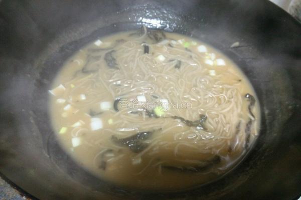 芝麻叶绿豆面条的做法图解9