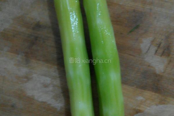 清炒莴笋的做法图解1