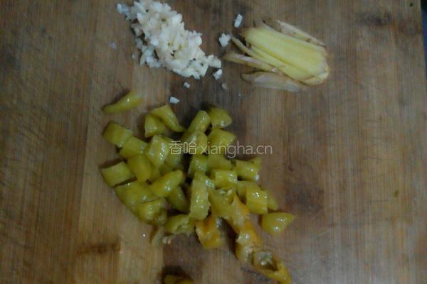 花菜炒鸡胸肉的做法图解4