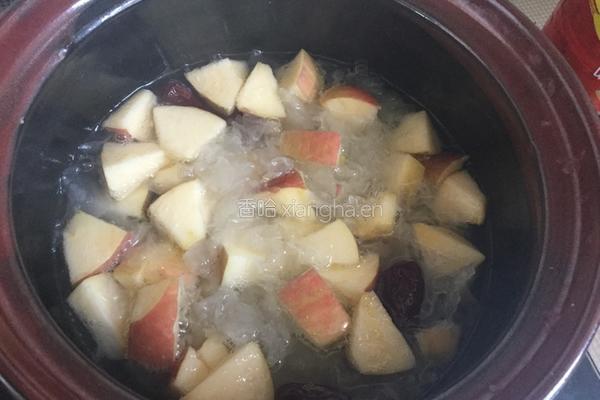 冰糖银耳苹果羹的做法图解6