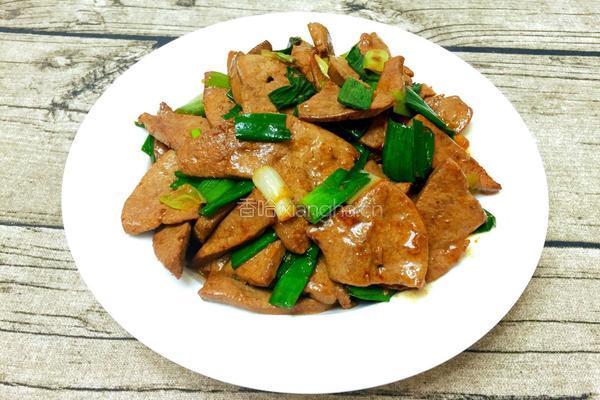 蒜苗炒猪肝的做法图解9