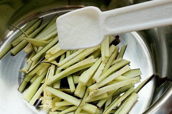 茄子鸡蛋水饺的做法图解7