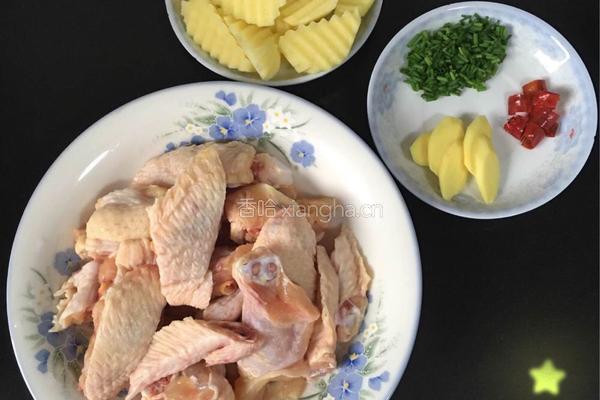鸡翅炖土豆的做法图解1
