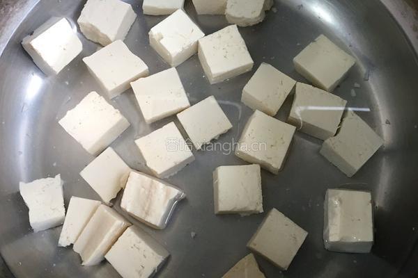 荠菜虾仁豆腐汤的做法图解4