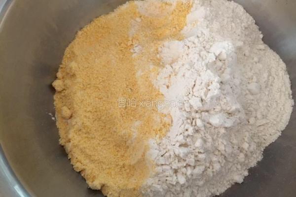 玉米面贴饼子的做法图解1