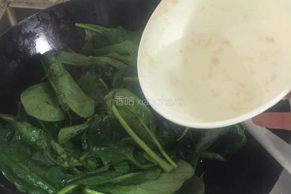 菠菜木耳的做法图解4