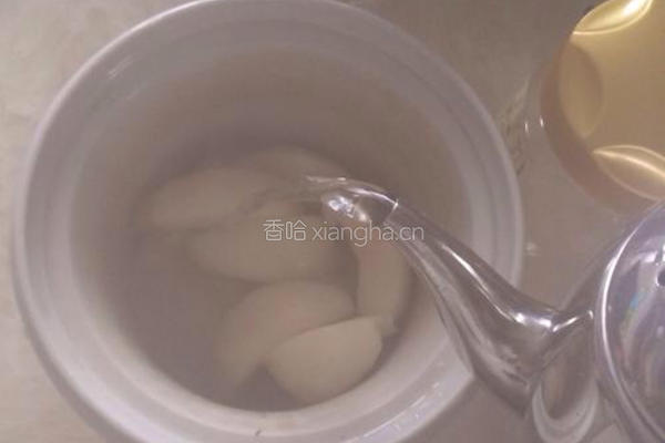冰糖雪梨的做法图解3