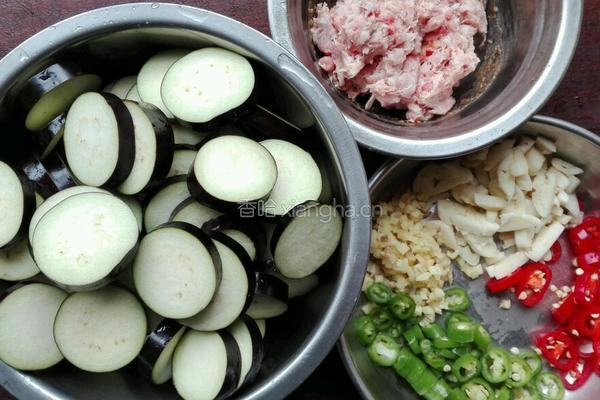 蒜香烤茄子的做法图解1