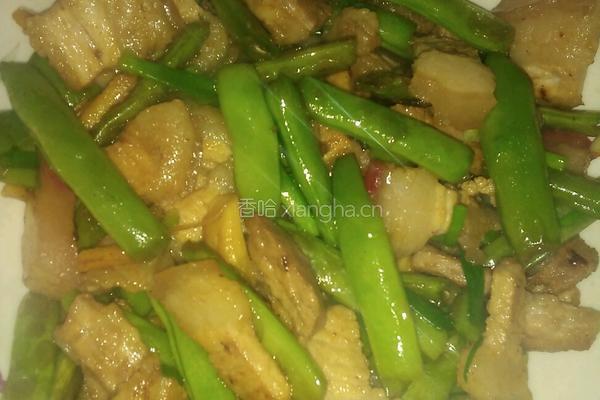 回锅肉炒四季豆的做法图解4