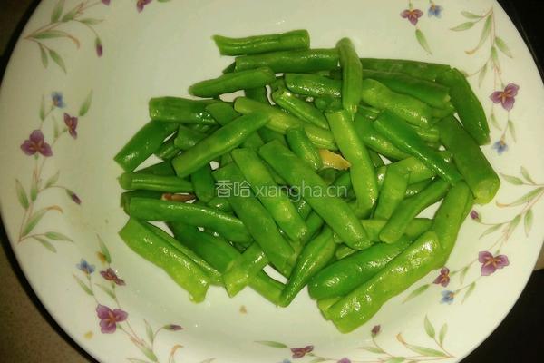 回锅肉炒四季豆的做法图解2