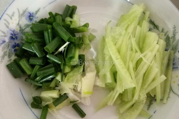 鸡蛋面卷的做法图解1