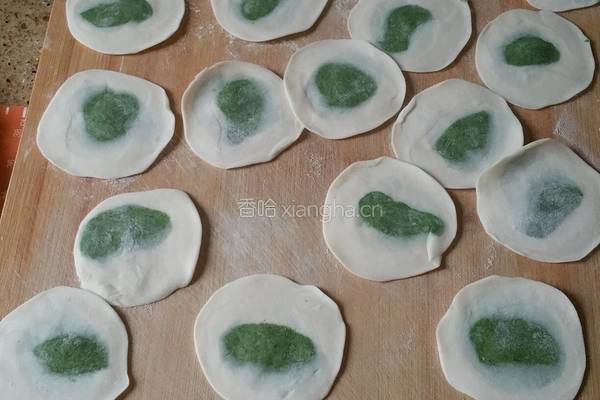 双色香芹饺子的做法图解5