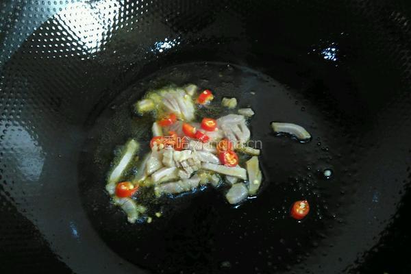 野芹菜炒咸肉丝的做法图解3